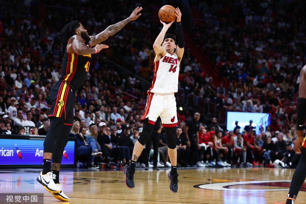 足球比赛中 足球比赛中