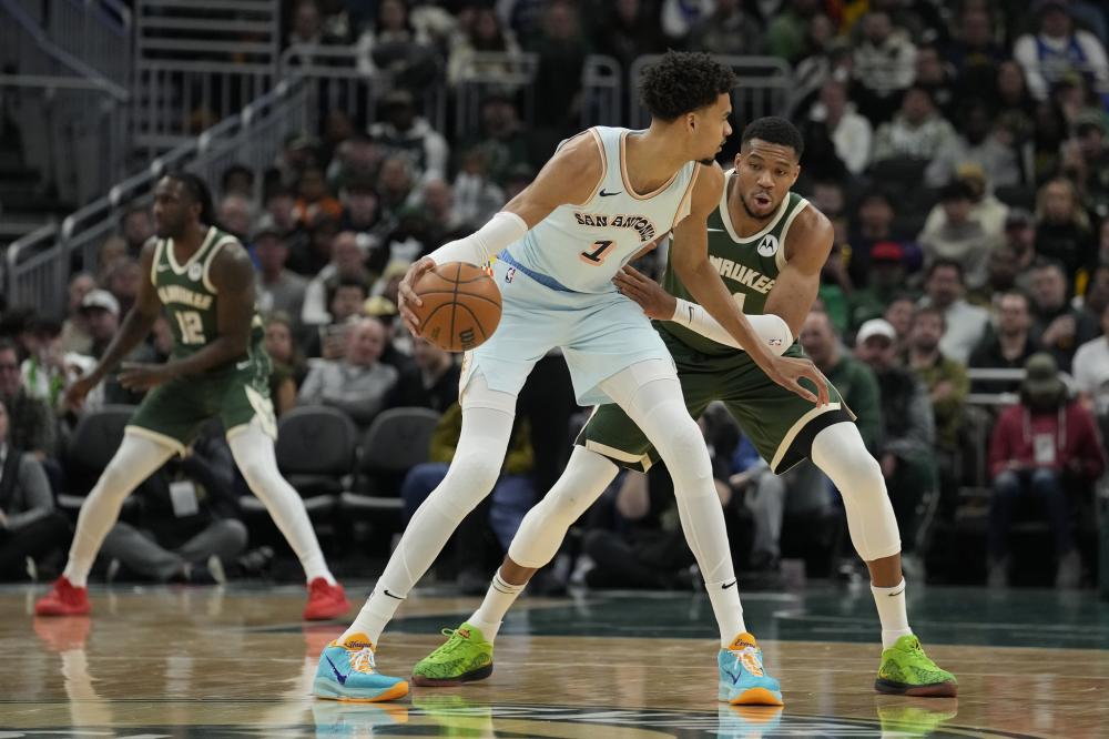 雄鹿难敌亚 雄鹿难敌亚